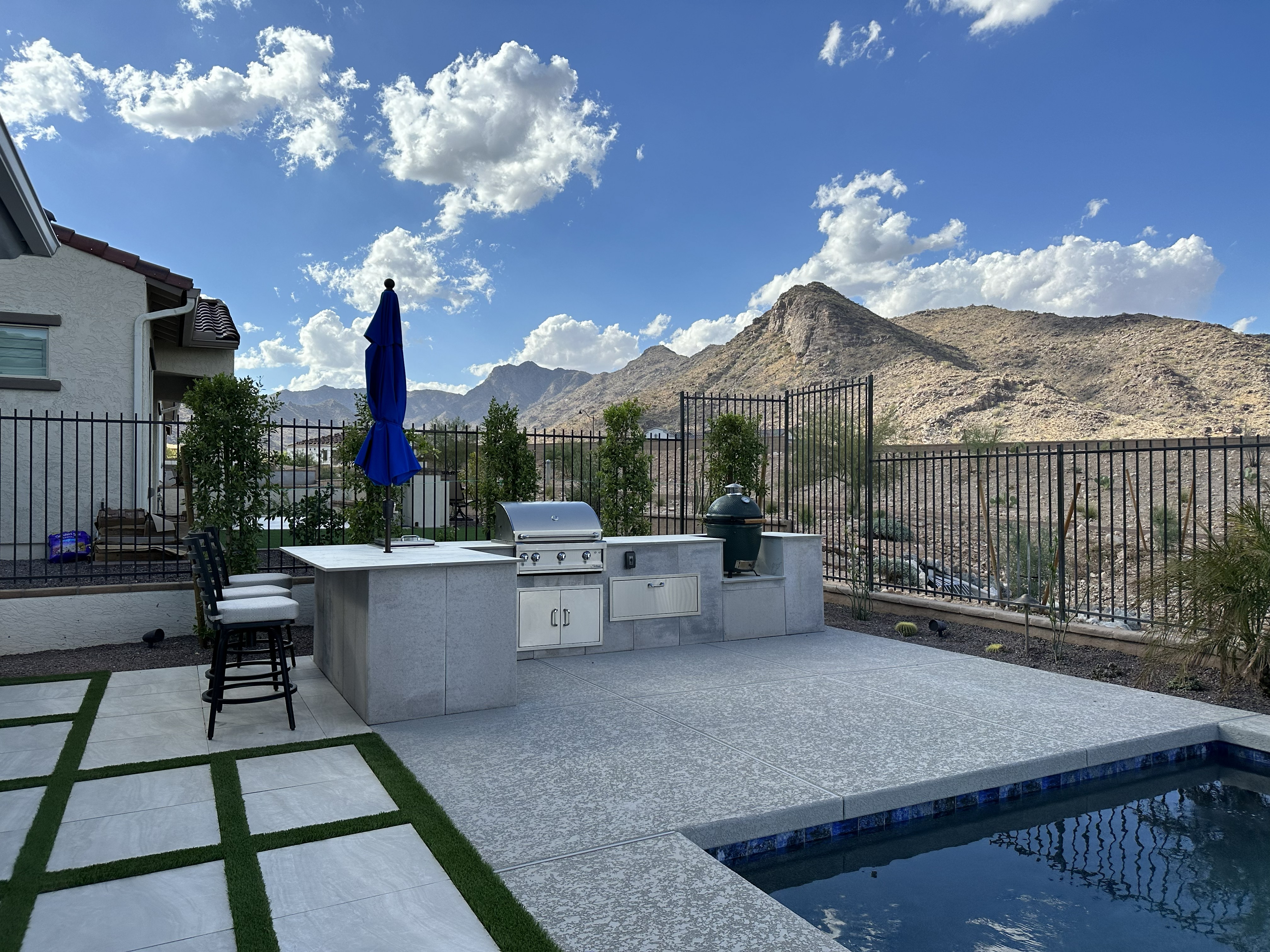 Outdoor Kitchens & Pergolas by Creative Edge Landscaping