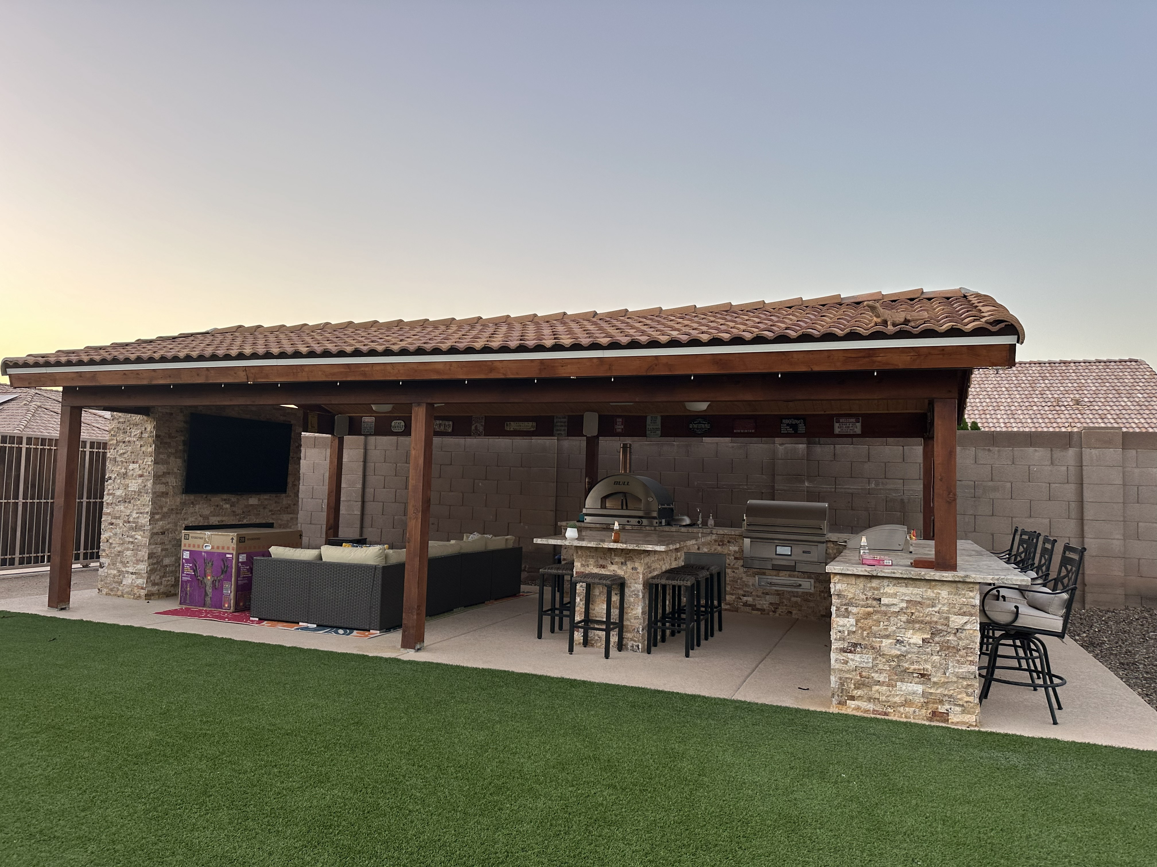 Outdoor Kitchens & Pergolas by Creative Edge Landscaping